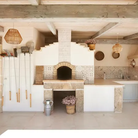 Floresia-your Apulian Experience كونفيرسانو