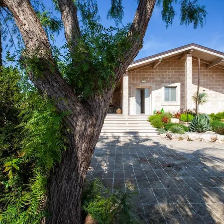 فيلة Floresia-your Apulian Experience كونفيرسانو